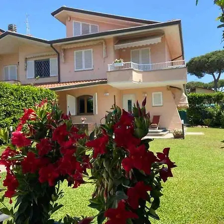 House Holiday Le Sorelle A Pochi Passi Dal Mare Lido di Camaiore