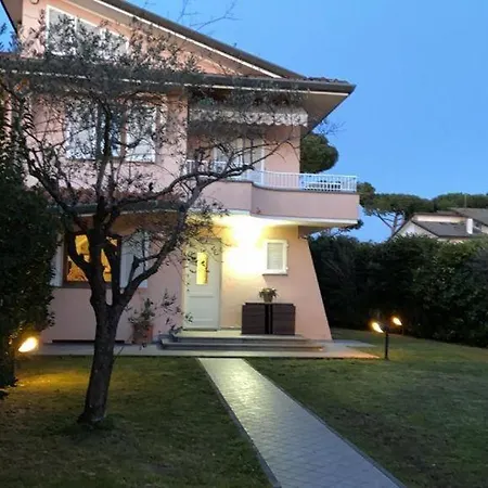 Holiday home House Holiday Le Sorelle A Pochi Passi Dal Mare Lido di Camaiore